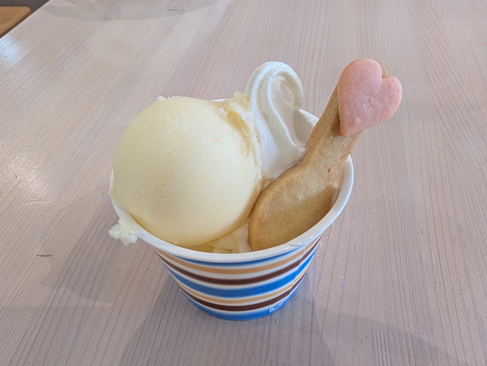 ソフトクリームとアイスクリン