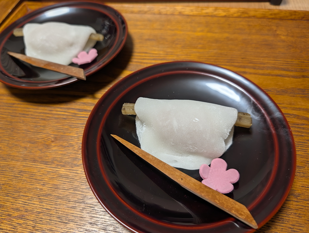 花びら餅とお抹茶
